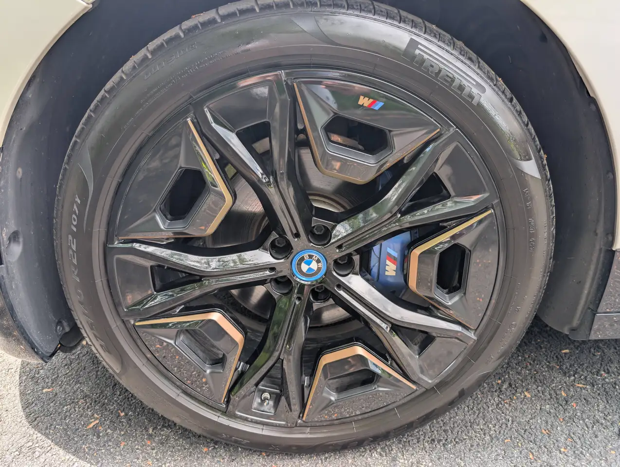 BMW iX - Image 9
