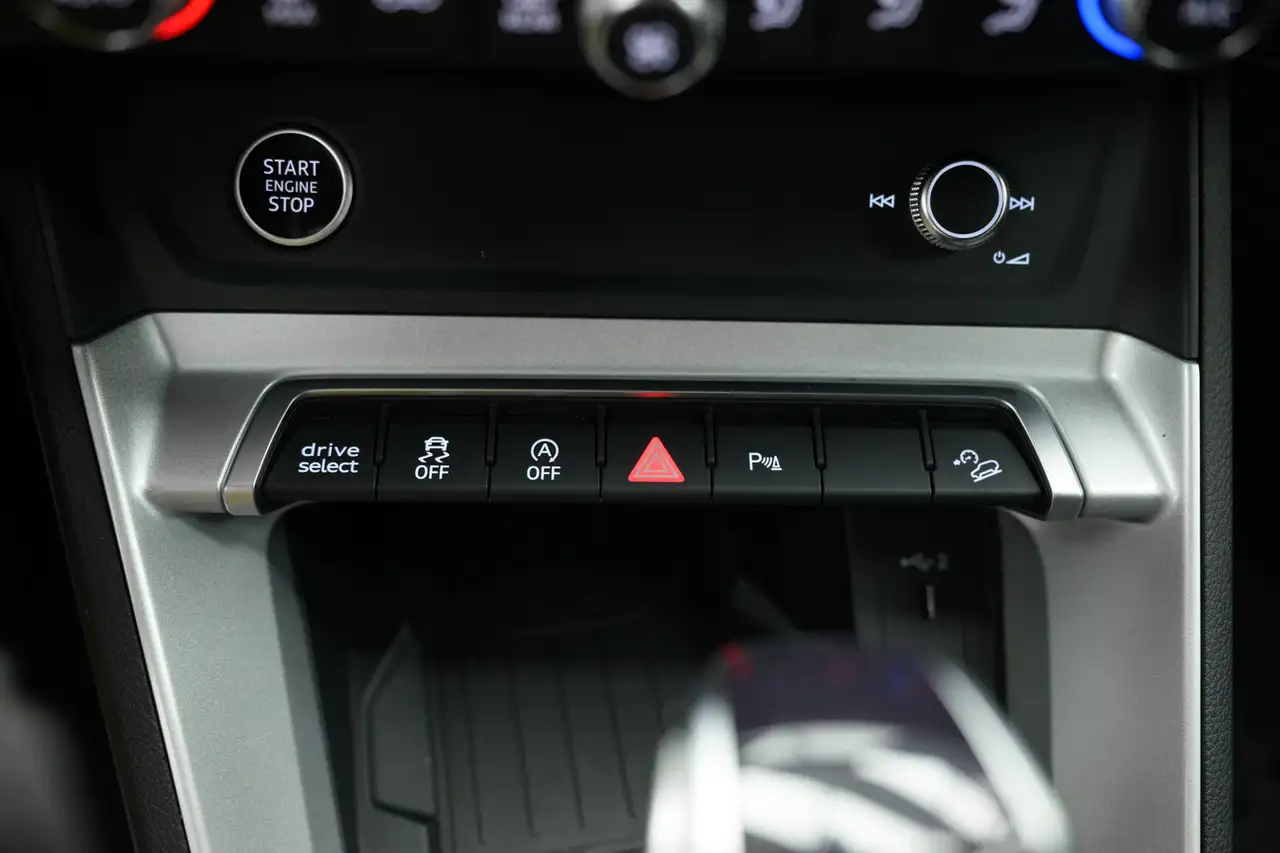 Audi Q3 - Image 17