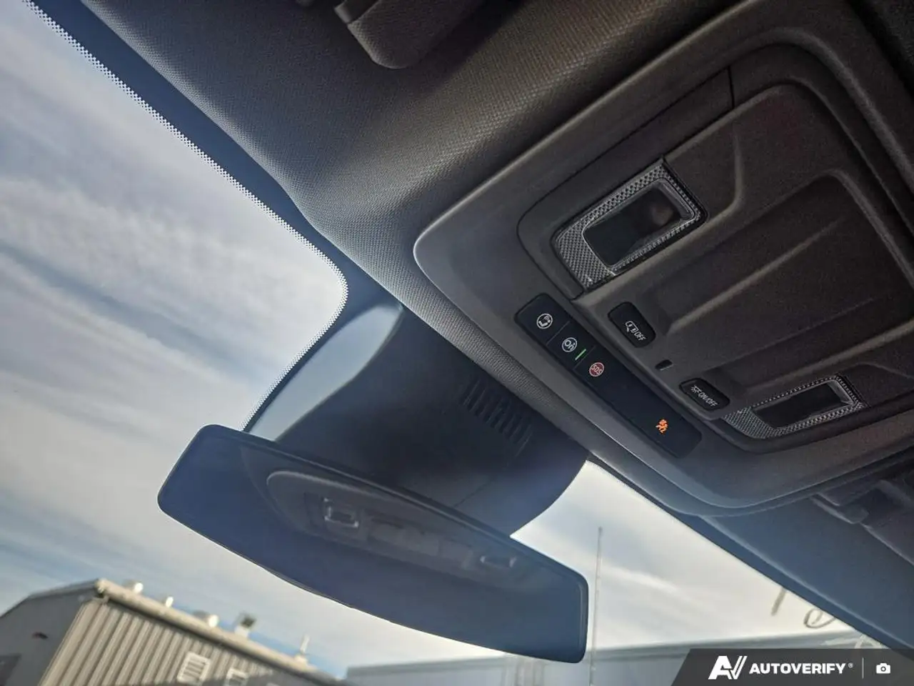 Chevrolet Silverado 1500 - Image 21