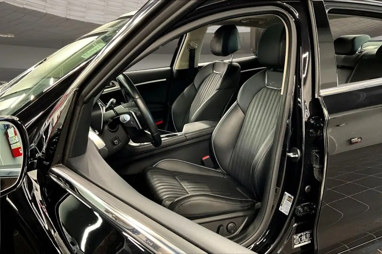 Genesis G70 - Image 22