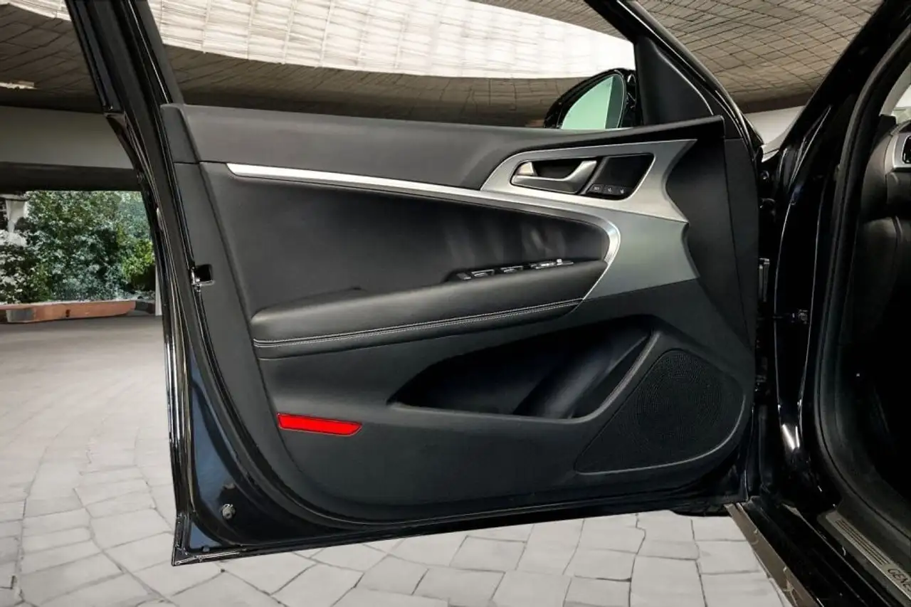 Genesis G70 - Image 21