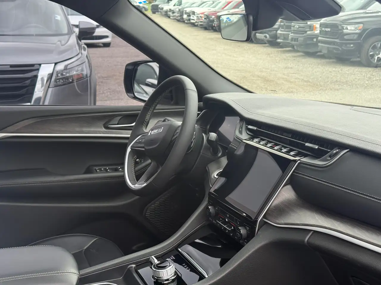 Jeep Grand Cherokee - Image 10