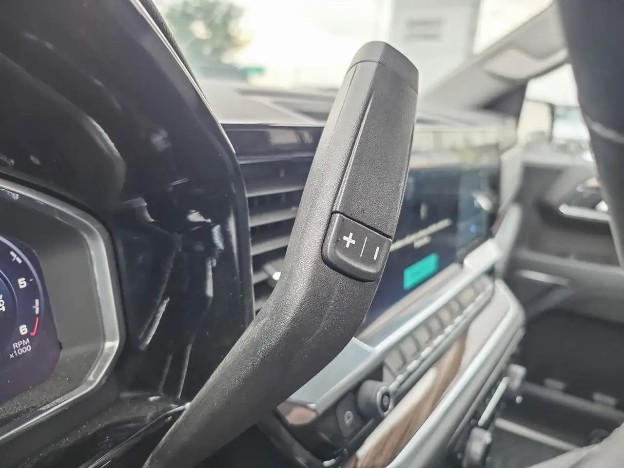 Chevrolet Silverado 1500 - Image 17