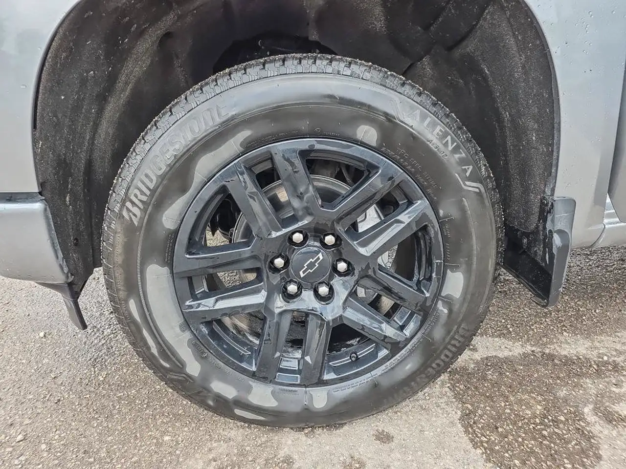Chevrolet Silverado 1500 - Image 18