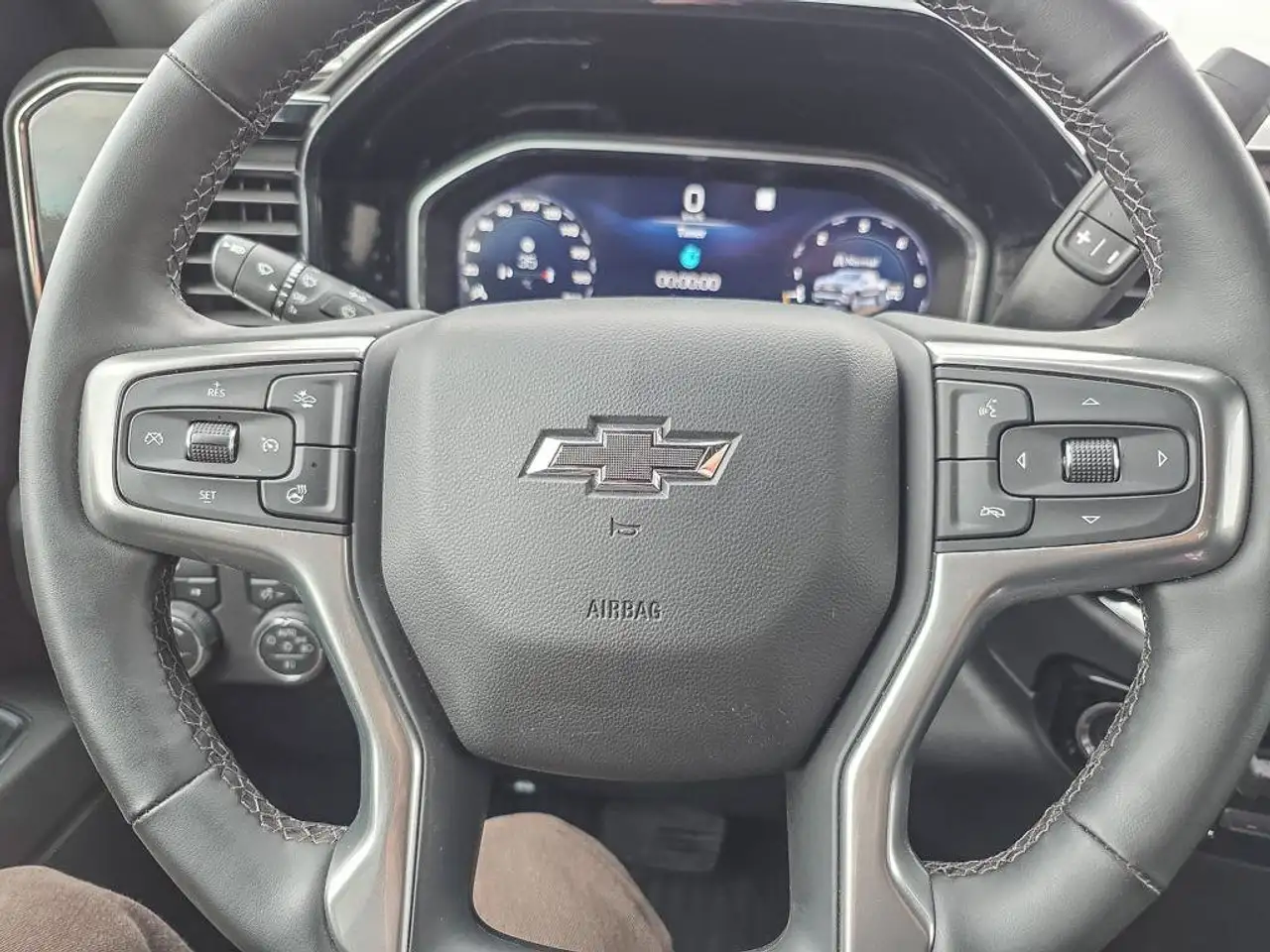 Chevrolet Silverado 1500 - Image 21