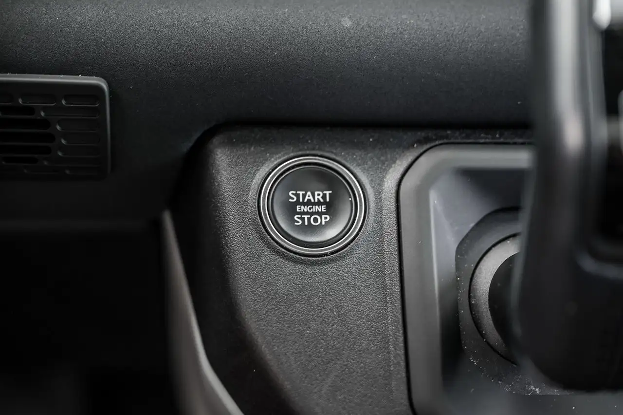 Land Rover Defender - Image 21