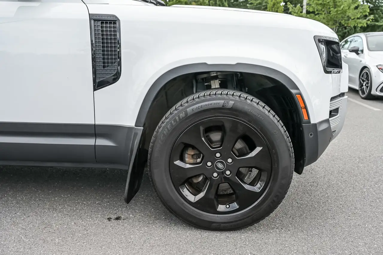 Land Rover Defender - Image 12