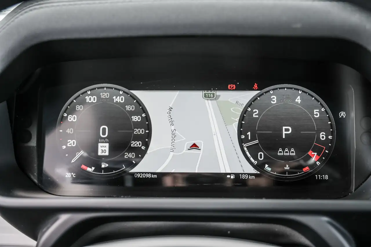 Land Rover Defender - Image 19
