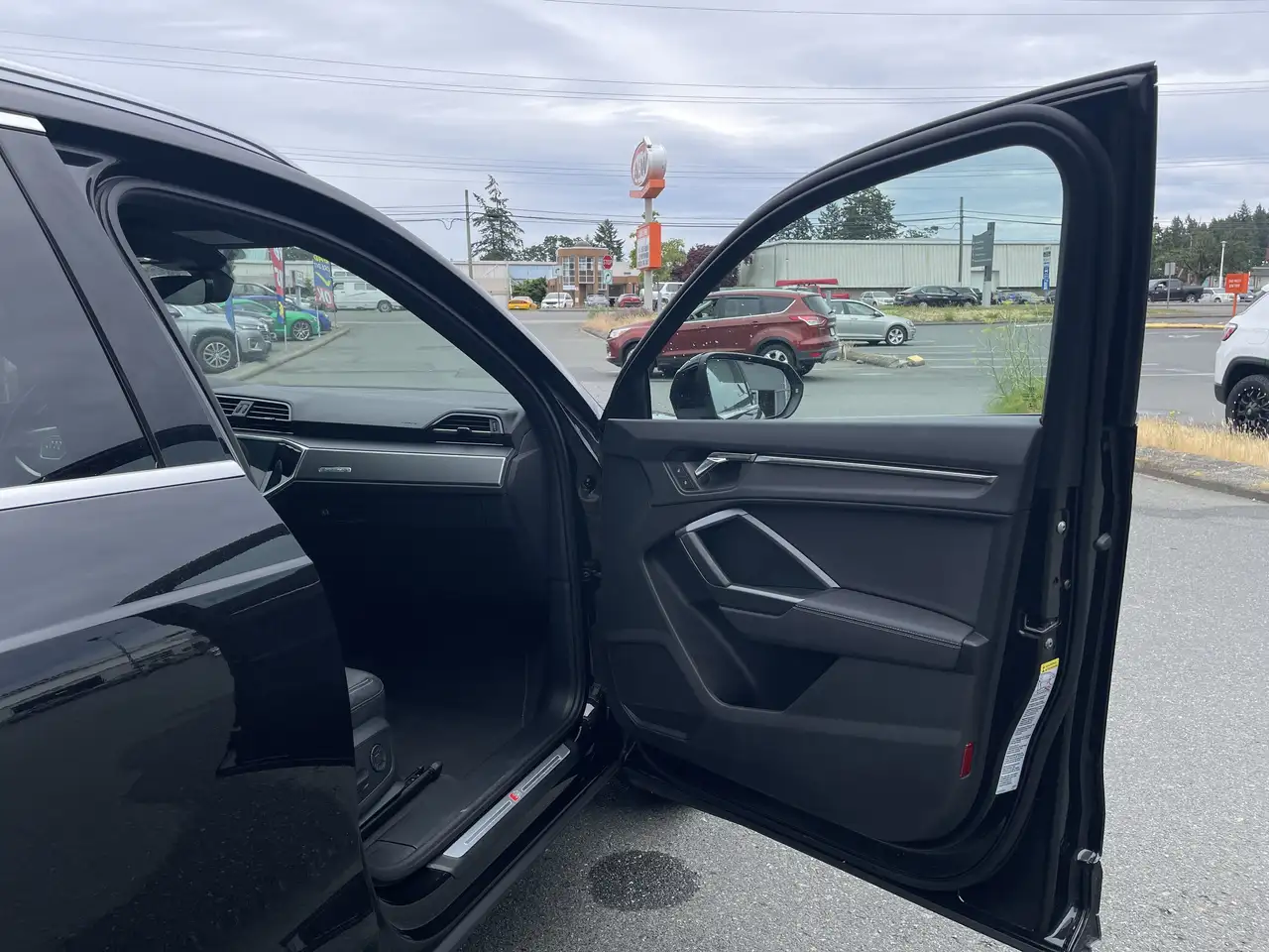 Audi Q3 - Image 22