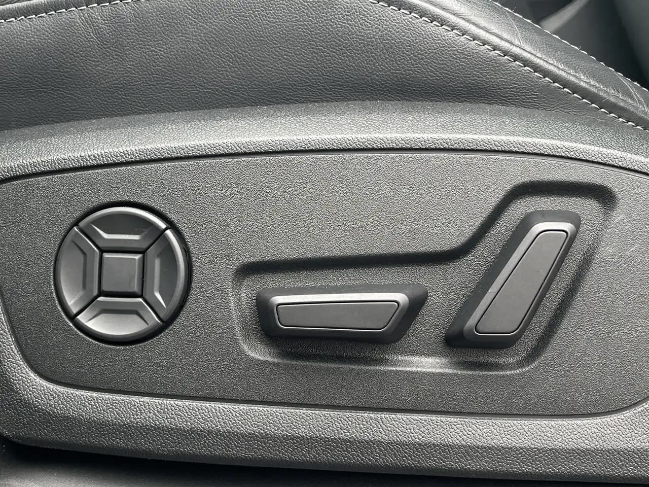 Audi Q3 - Image 12