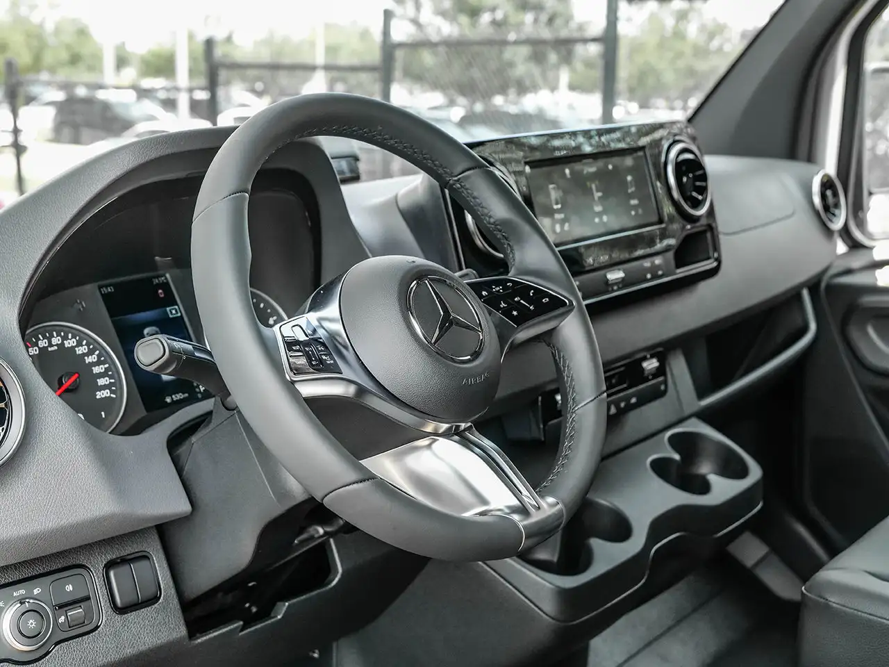 Mercedes-Benz Sprinter - Image 14