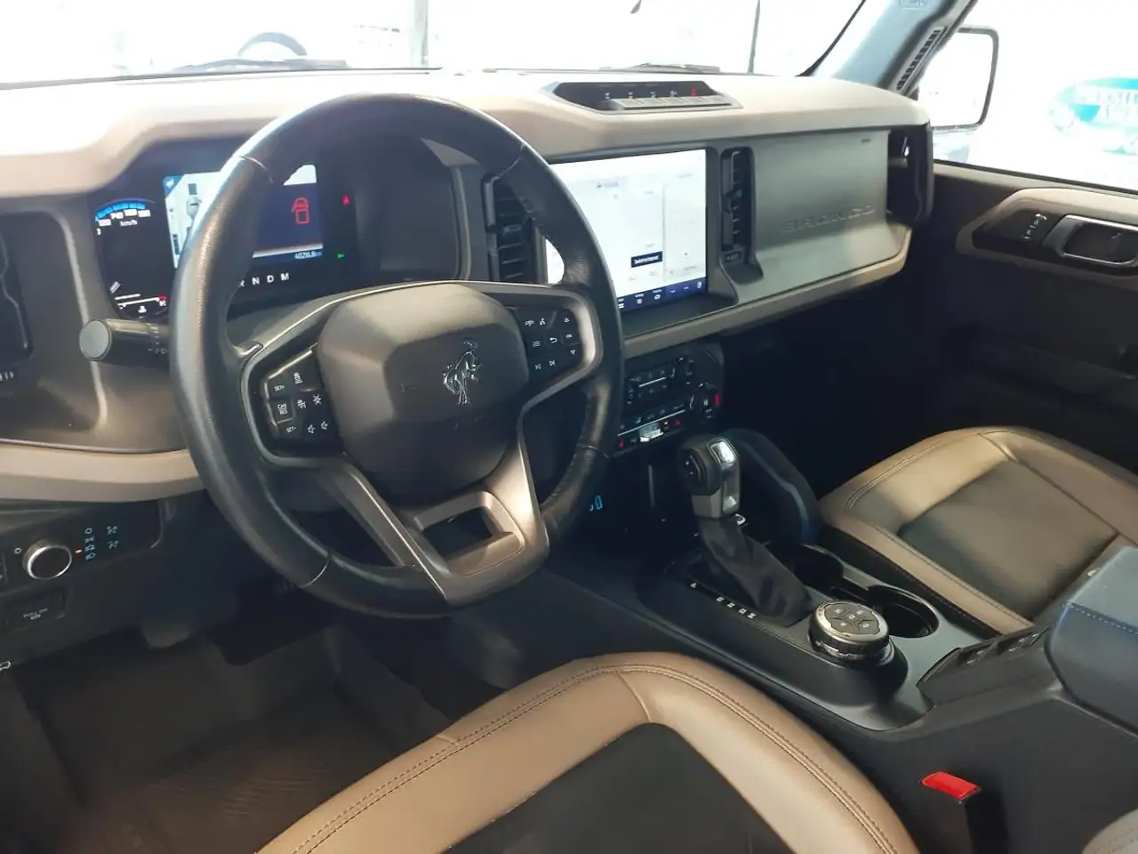 Ford Bronco - Image 18