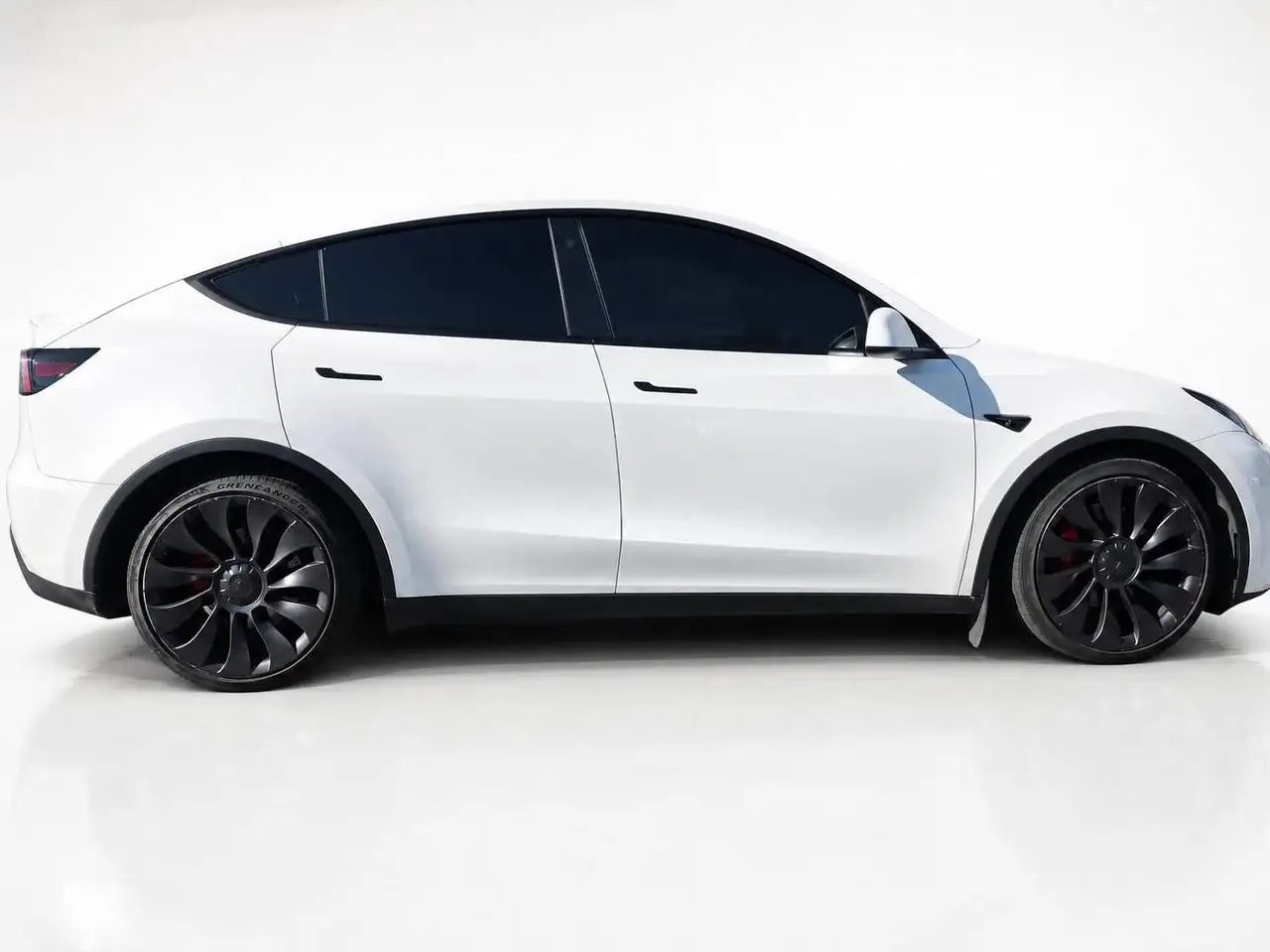 Tesla Model Y - Image 6