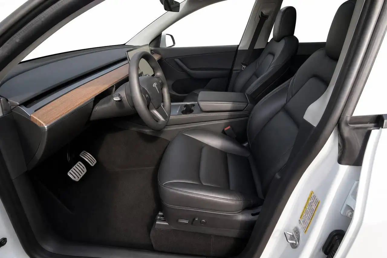 Tesla Model Y - Image 12