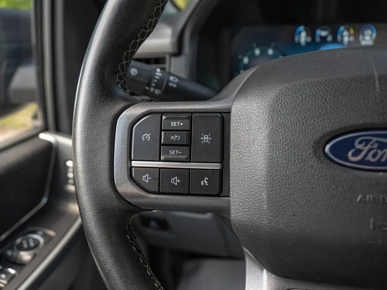 Ford F-150 - Image 24
