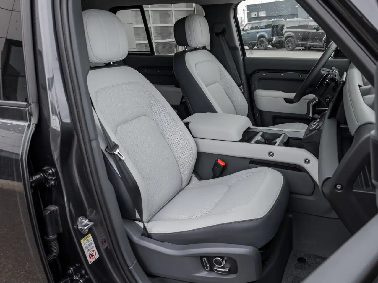 Land Rover Defender - Image 29