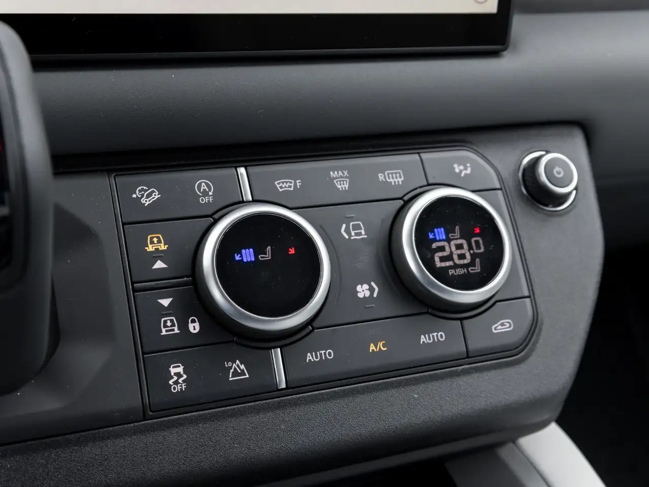 Land Rover Defender - Image 19