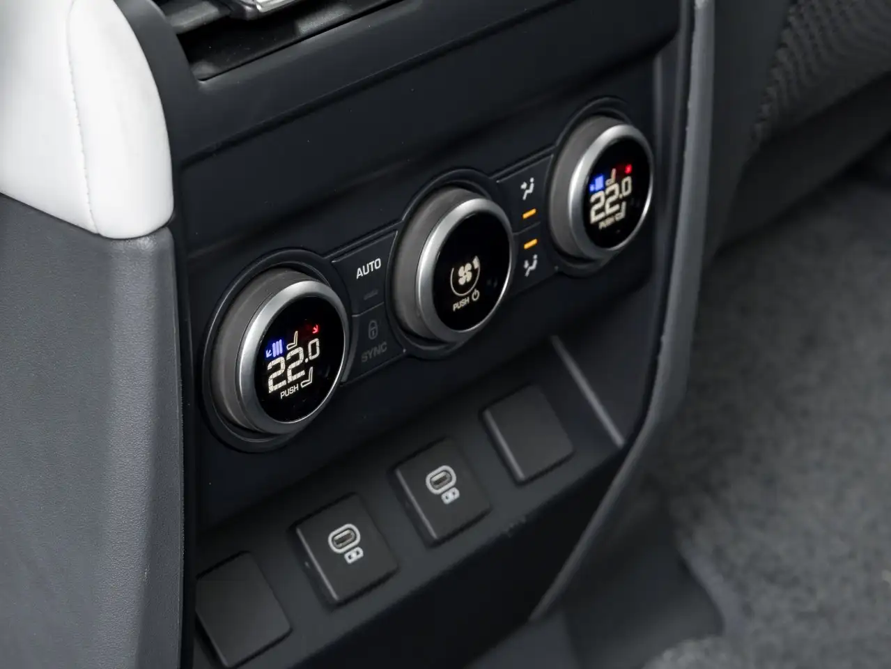 Land Rover Defender - Image 32