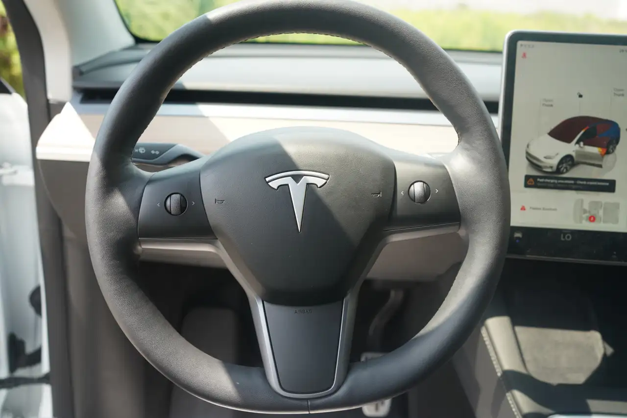 Tesla Model Y - Image 12