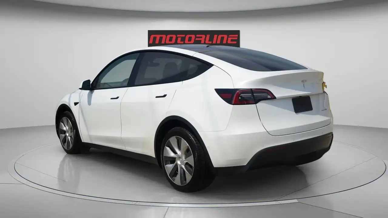 Tesla Model Y - Image 8