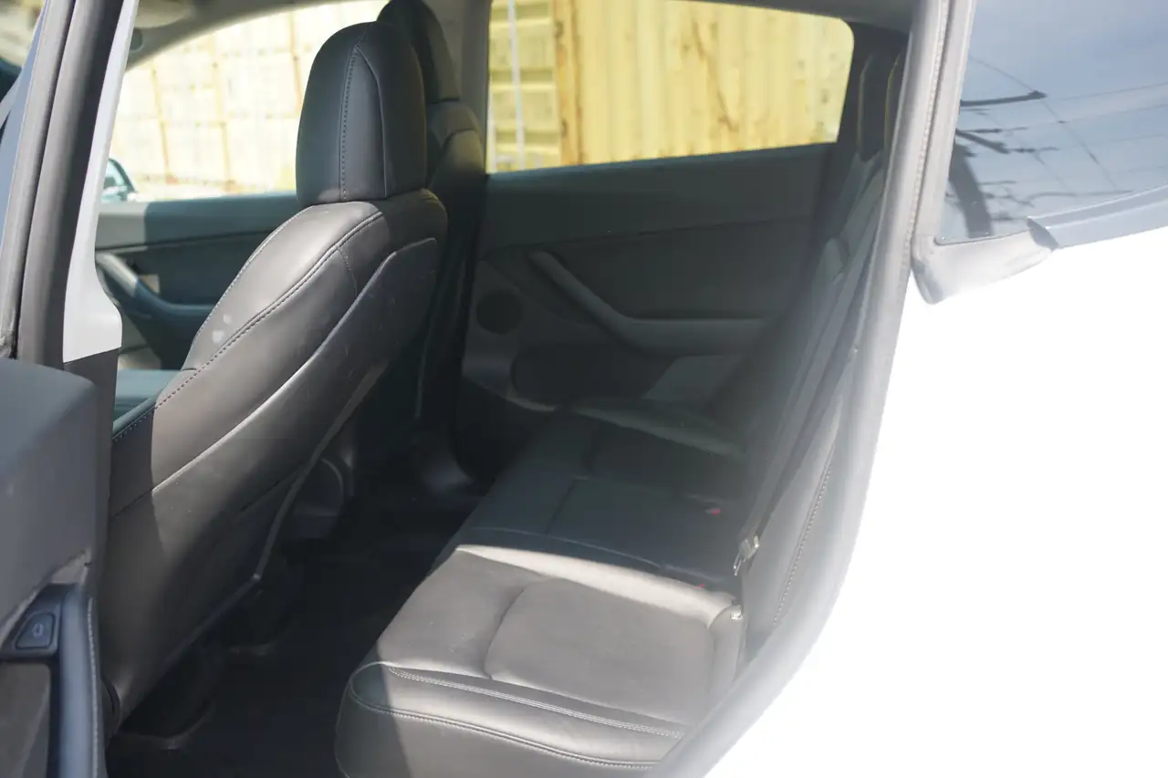 Tesla Model Y - Image 16