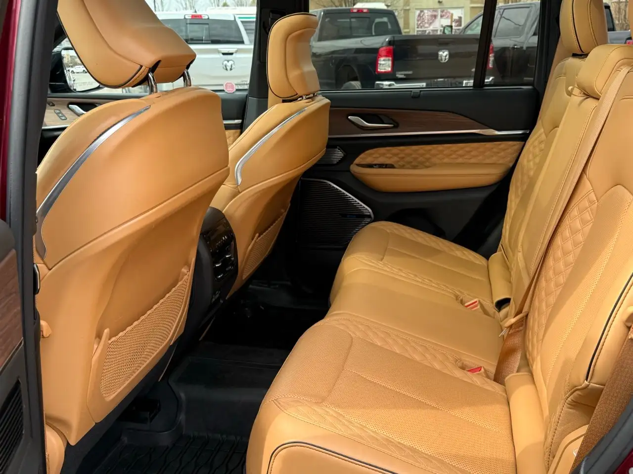 Jeep Grand Cherokee - Image 24
