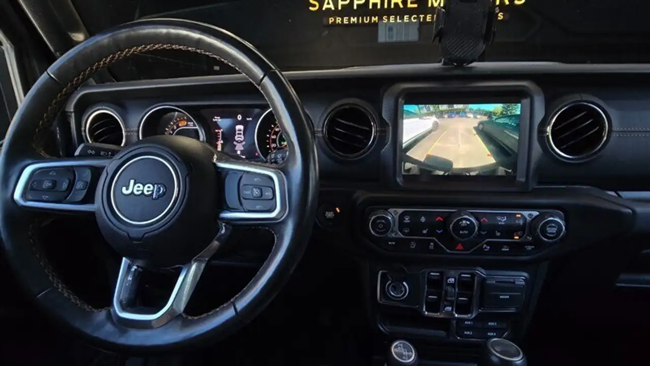 Jeep Wrangler - Image 11