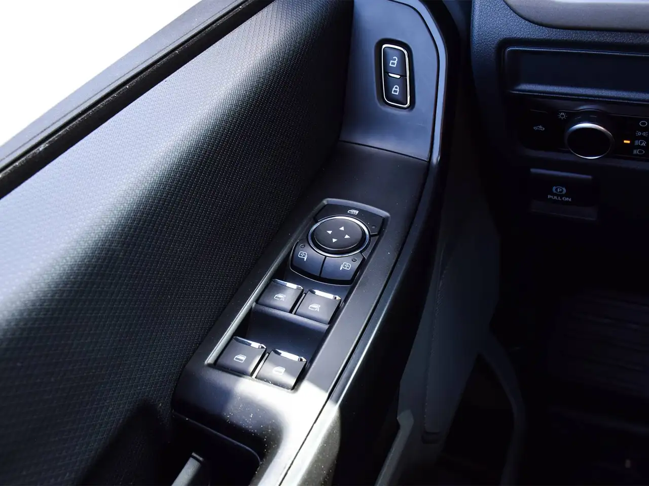 Ford F-150 - Image 25