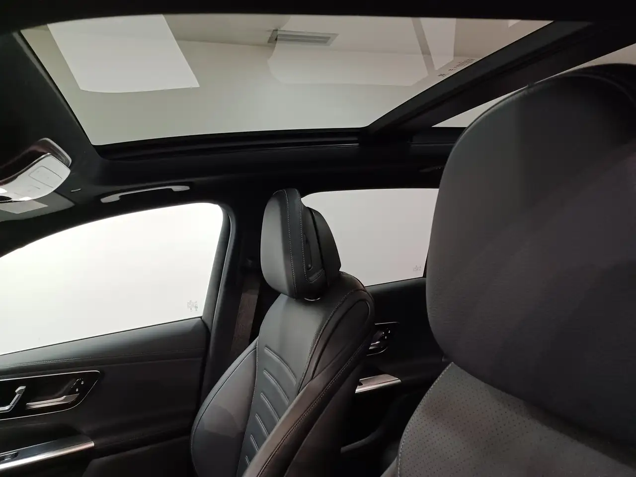 Mercedes-Benz GLC - Image 19
