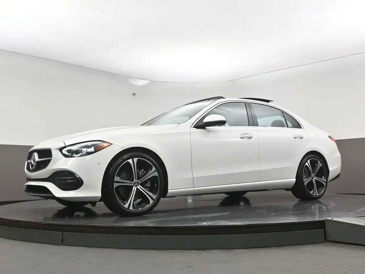 Mercedes-Benz C-Class - Image 40