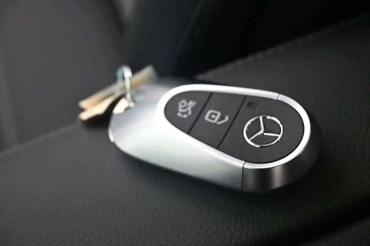 Mercedes-Benz C-Class - Image 30
