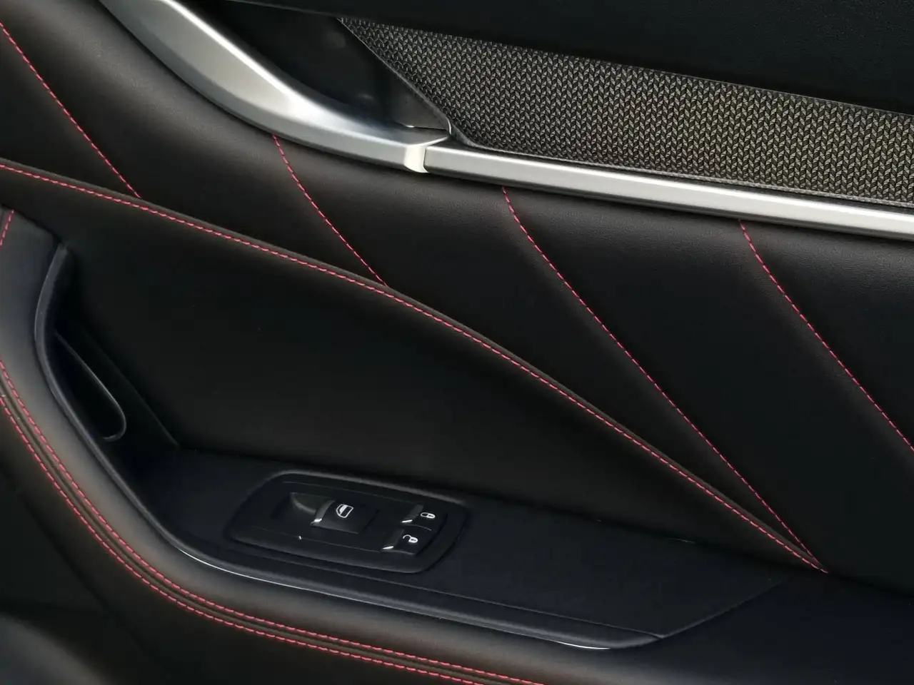 Maserati Levante - Image 19