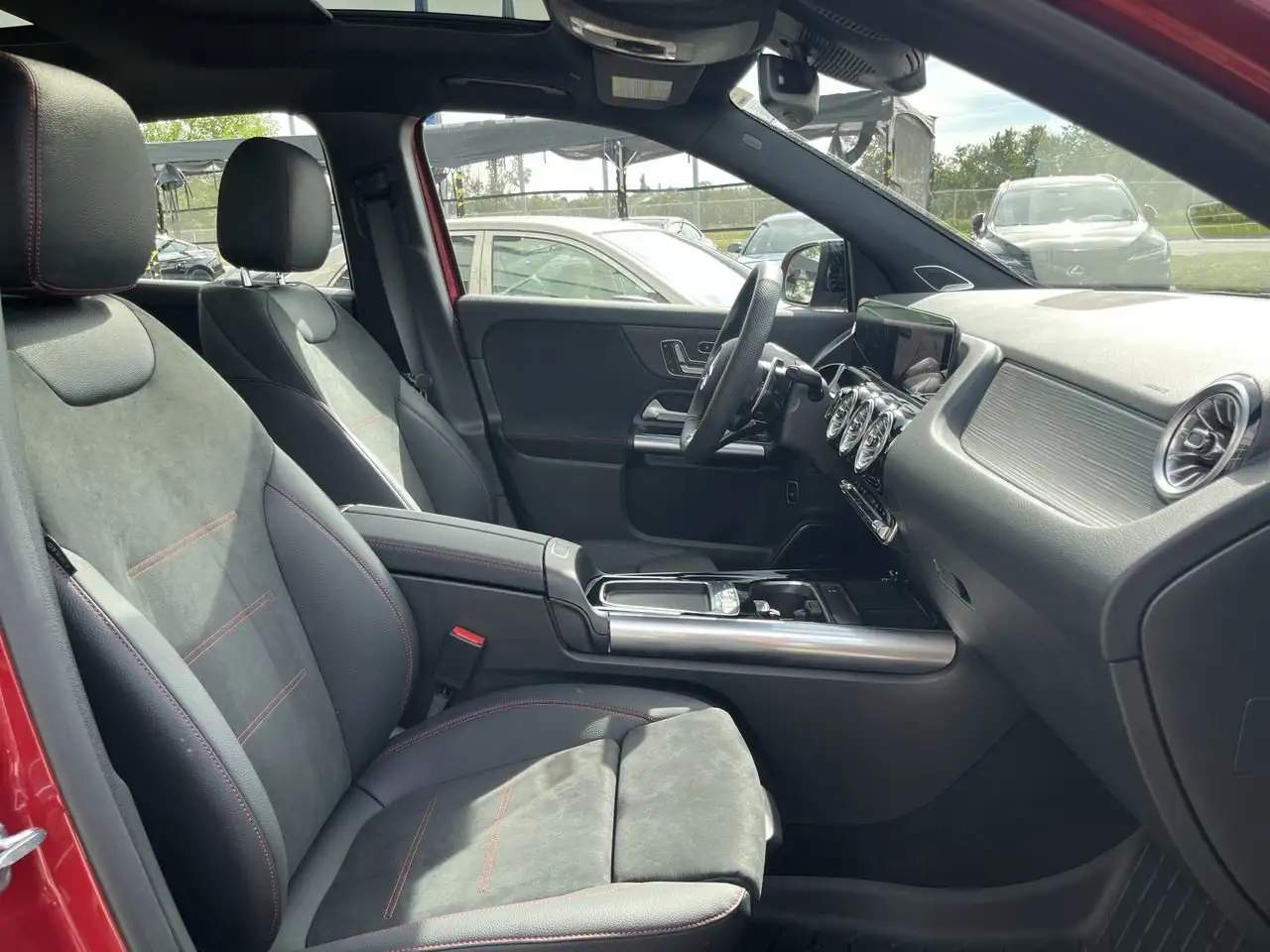Mercedes-Benz GLA - Image 33
