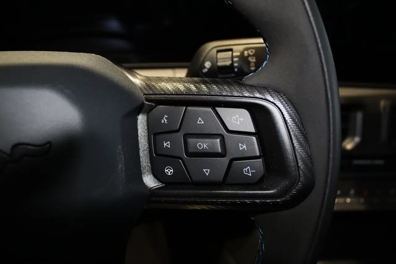 Ford Mustang - Image 17