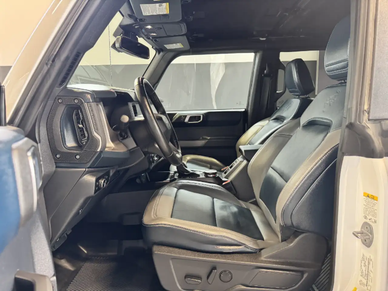 Ford Bronco - Image 10