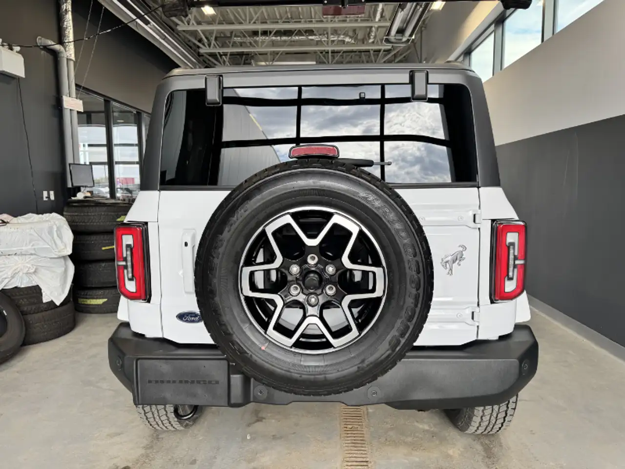 Ford Bronco - Image 5