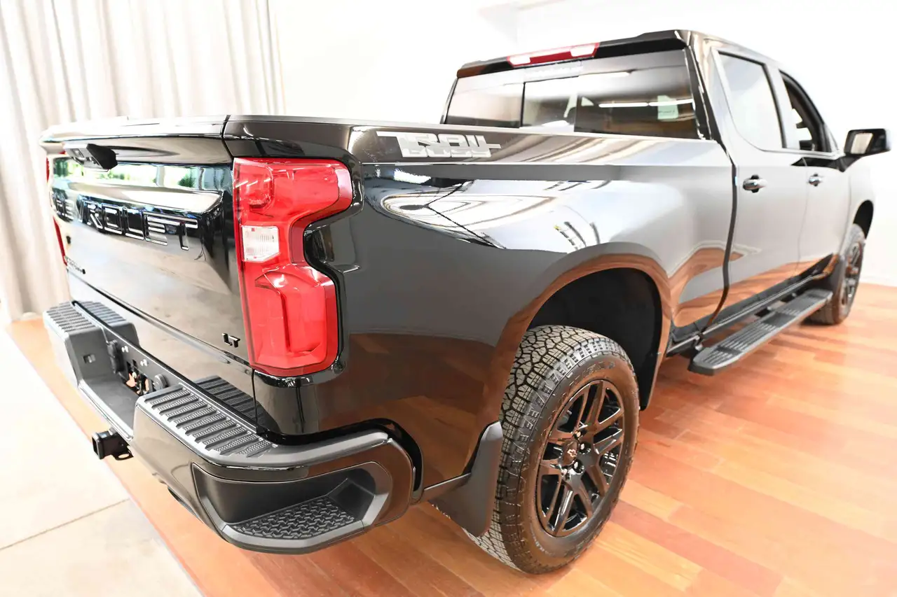 Chevrolet Silverado 1500 - Image 10
