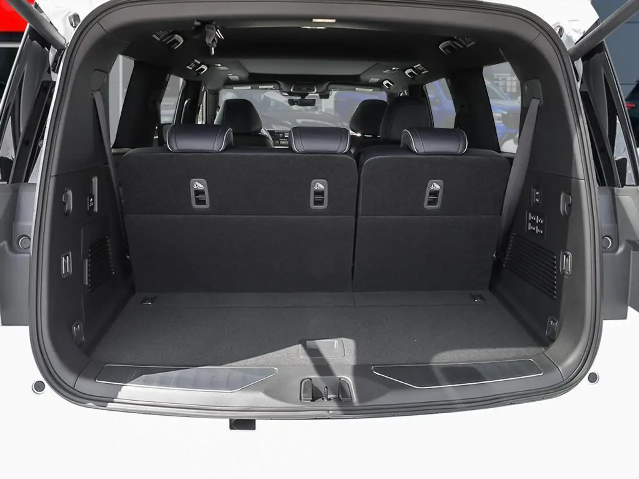 Infiniti QX80 - Image 7