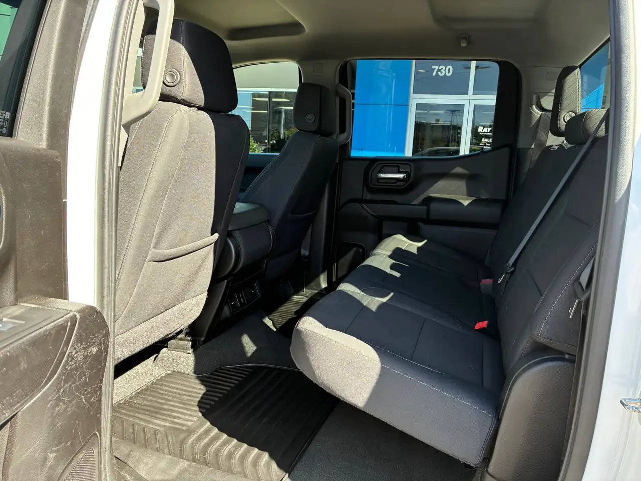 Chevrolet Silverado 1500 - Image 19