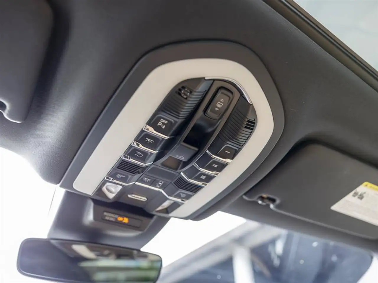Porsche Macan - Image 35