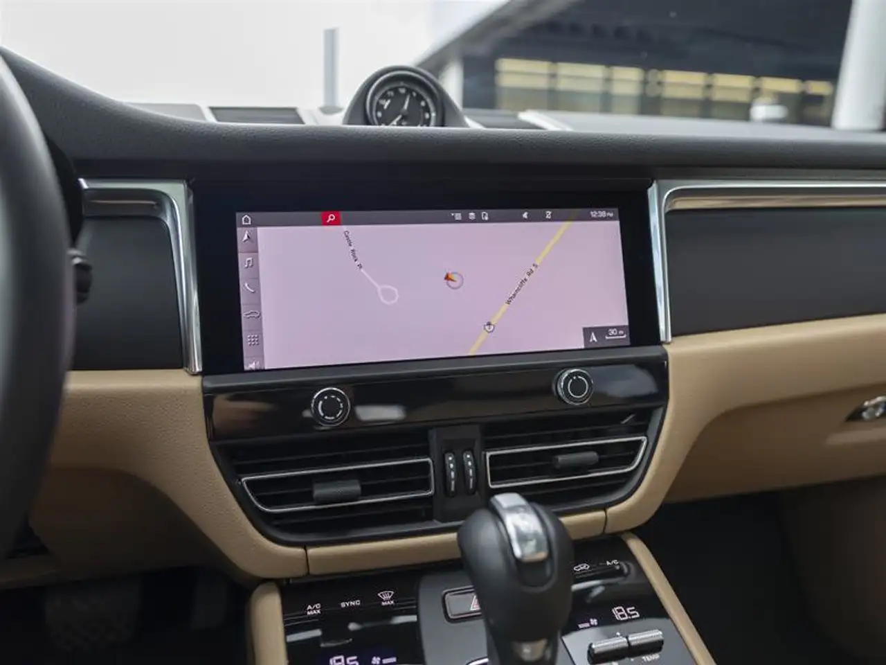 Porsche Macan - Image 33