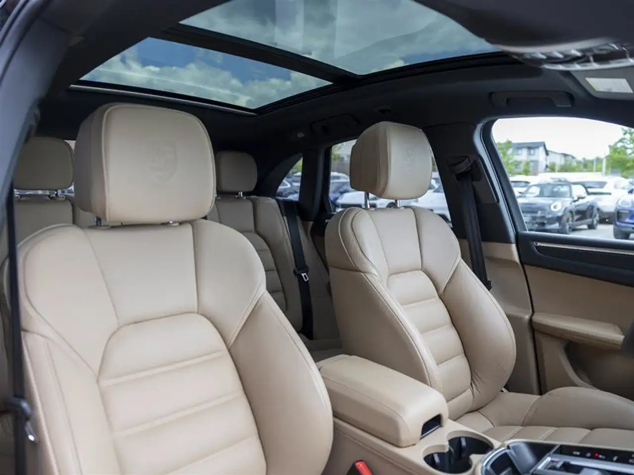 Porsche Macan - Image 23