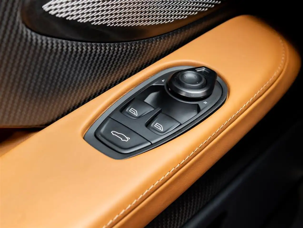 Aston Martin DB12 - Image 19