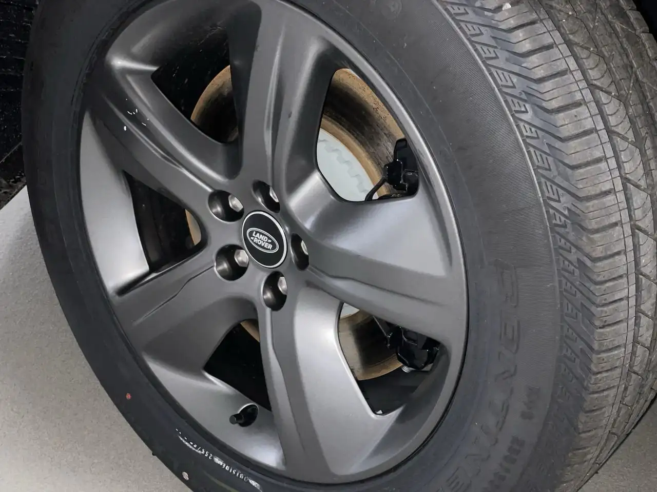 Land Rover Range Rover Velar - Image 18