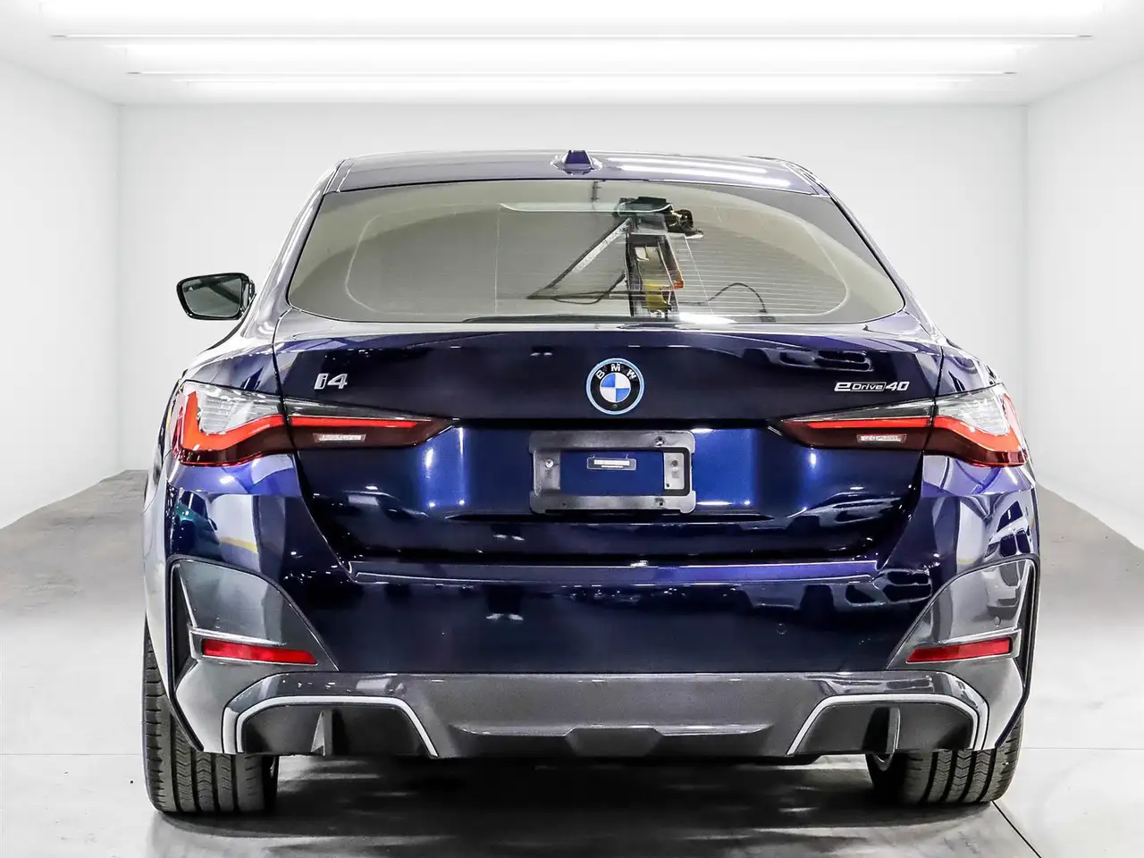 BMW i4 - Image 4