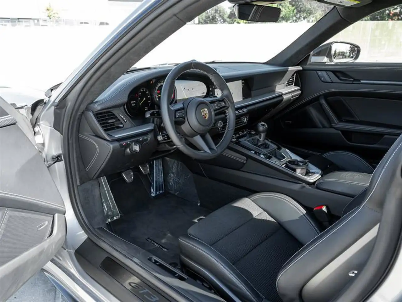 Porsche 911 - Image 24