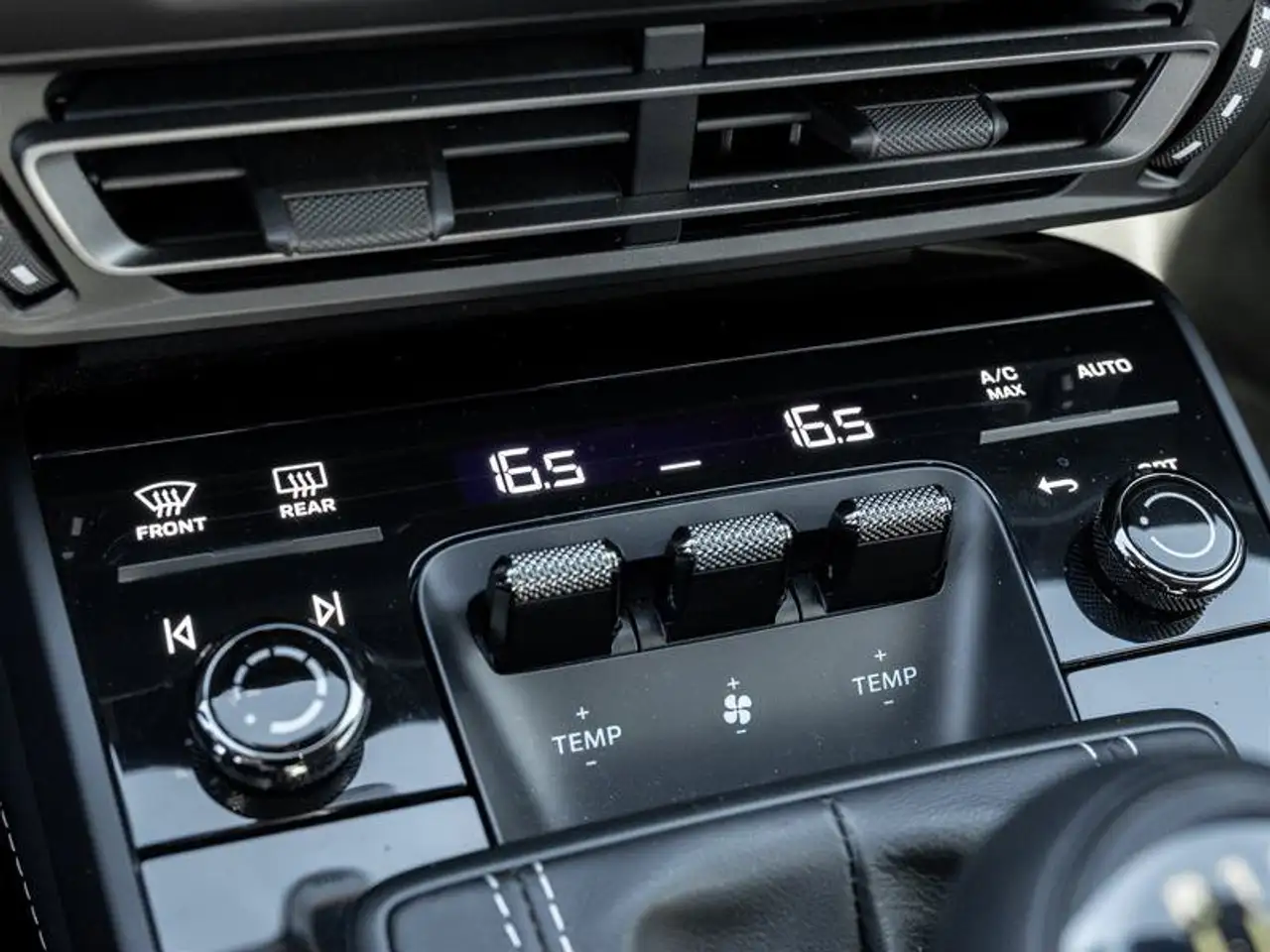 Porsche 911 - Image 34