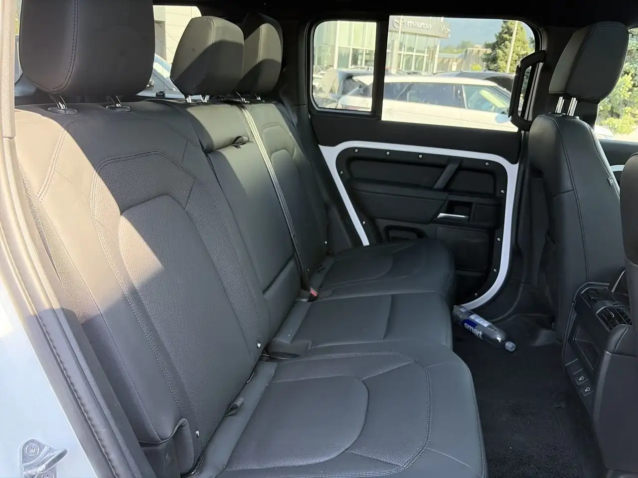 Land Rover Defender - Image 31