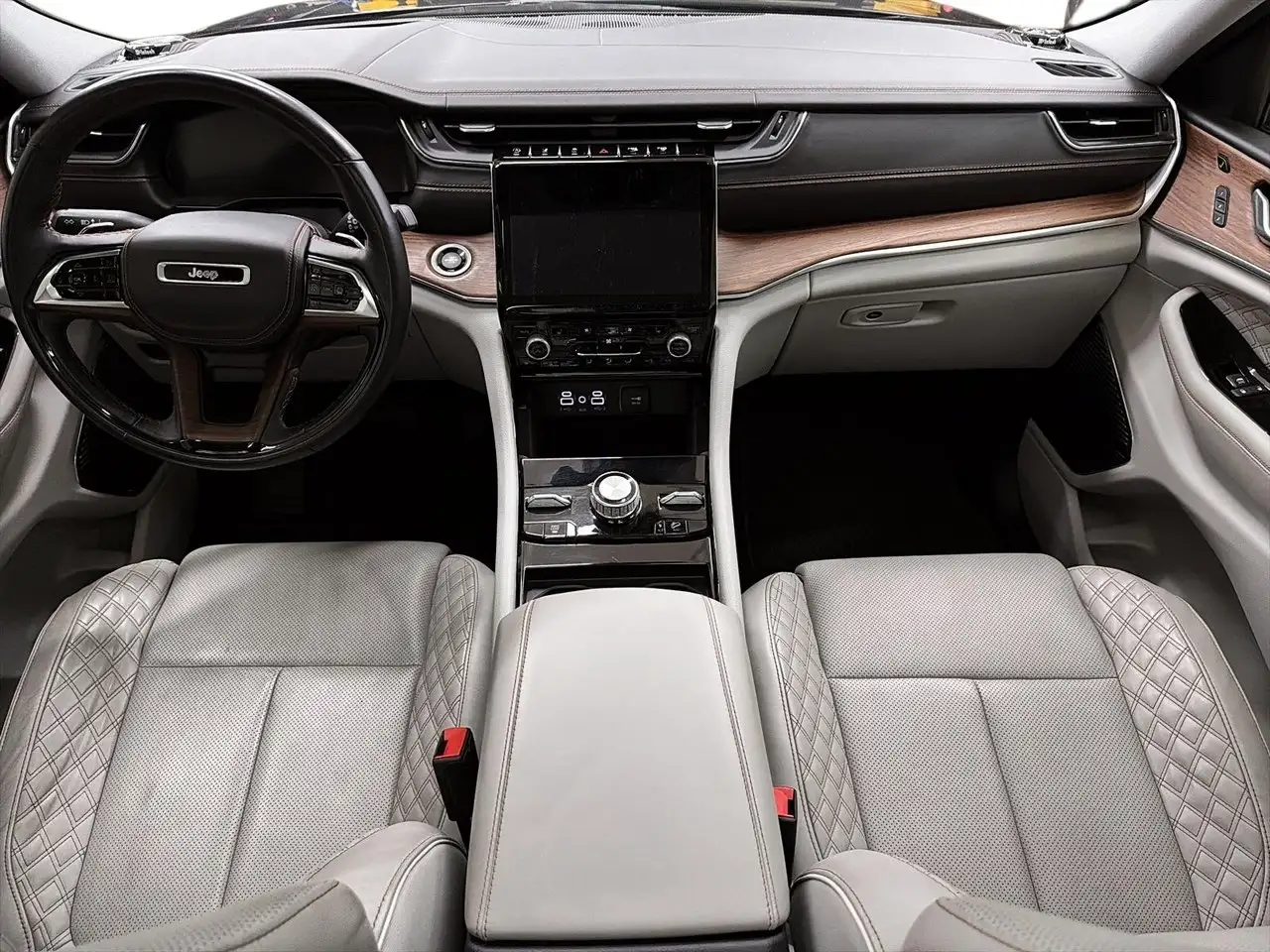 Jeep Grand Cherokee - Image 11
