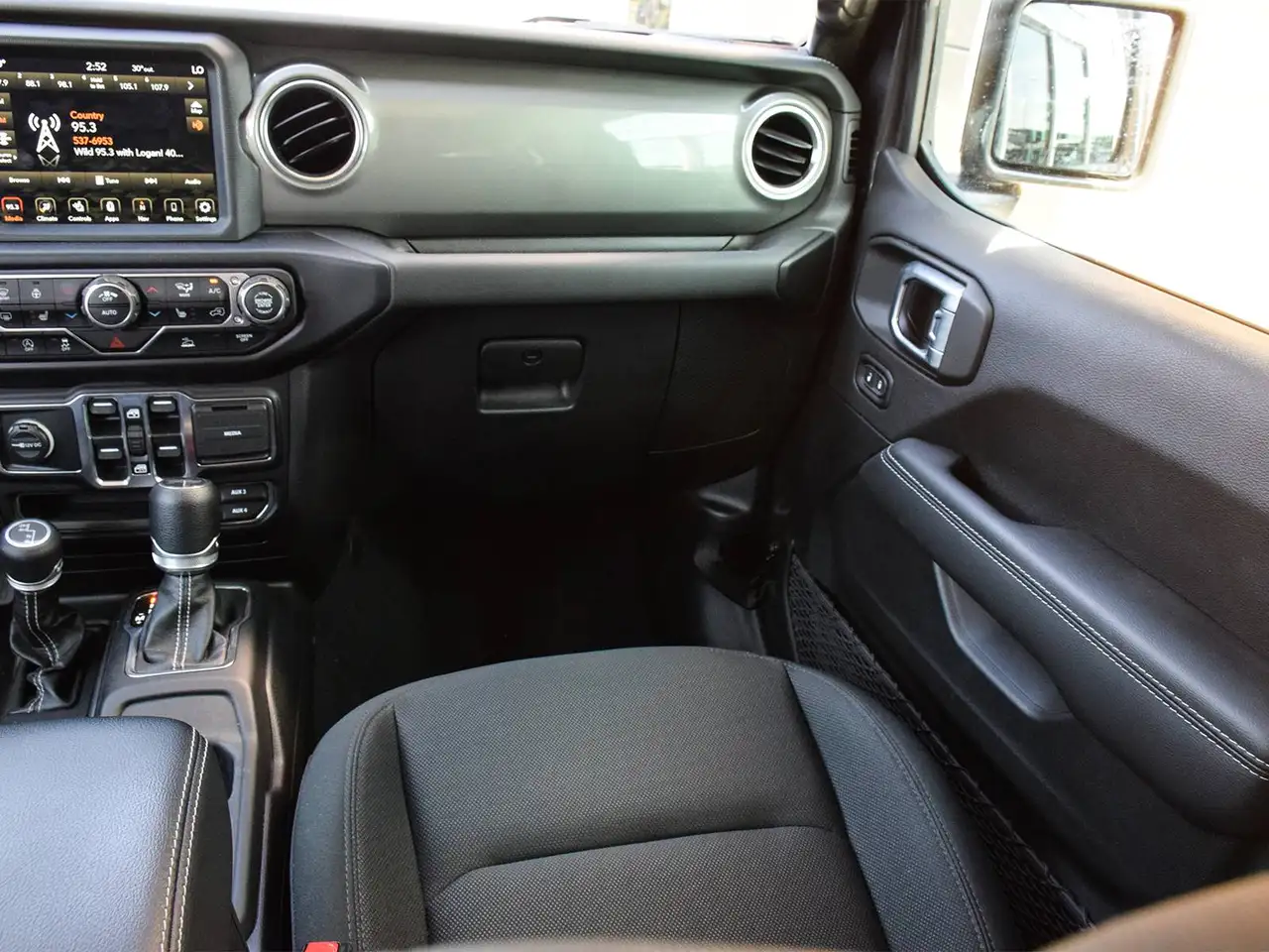 Jeep Wrangler - Image 17